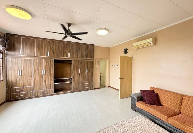 [FACING OPEN] Double Storey Superlink Bukit Jelutong Jalan Birai Shah Alam