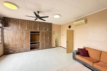 [FACING OPEN] Double Storey Superlink Bukit Jelutong Jalan Birai Shah Alam