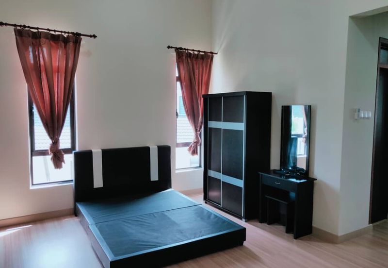 [PARTIALLY FURNISHED] Double Storey Bungalow Jalan Karyawan Bestari Bandar Puncak Alam