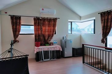 [PARTIALLY FURNISHED] Double Storey Bungalow Jalan Karyawan Bestari Bandar Puncak Alam