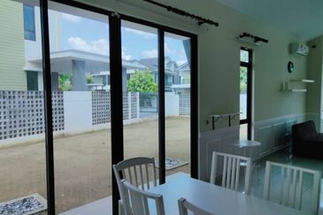 [PARTIALLY FURNISHED] Double Storey Bungalow Jalan Karyawan Bestari Bandar Puncak Alam