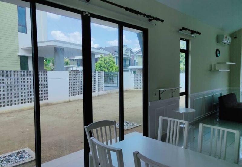 [PARTIALLY FURNISHED] Double Storey Bungalow Jalan Karyawan Bestari Bandar Puncak Alam