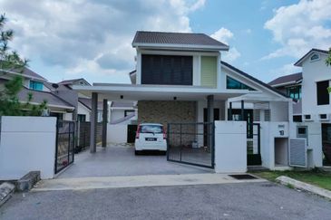 [PARTIALLY FURNISHED] Double Storey Bungalow Jalan Karyawan Bestari Bandar Puncak Alam