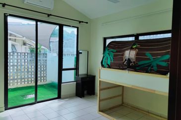 [PARTIALLY FURNISHED] Double Storey Bungalow Jalan Karyawan Bestari Bandar Puncak Alam
