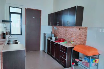 [PARTIALLY FURNISHED] Double Storey Bungalow Jalan Karyawan Bestari Bandar Puncak Alam