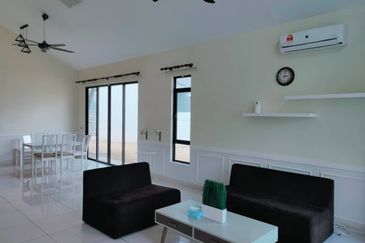 [PARTIALLY FURNISHED] Double Storey Bungalow Jalan Karyawan Bestari Bandar Puncak Alam