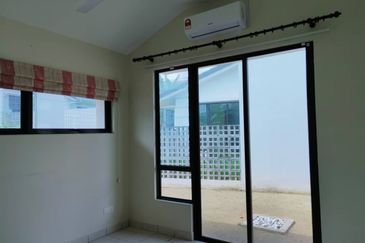 [PARTIALLY FURNISHED] Double Storey Bungalow Jalan Karyawan Bestari Bandar Puncak Alam