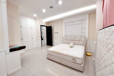 [FULLY FURNISHED] Double Storey Bungalow Corner Lot Bukit Jelutong