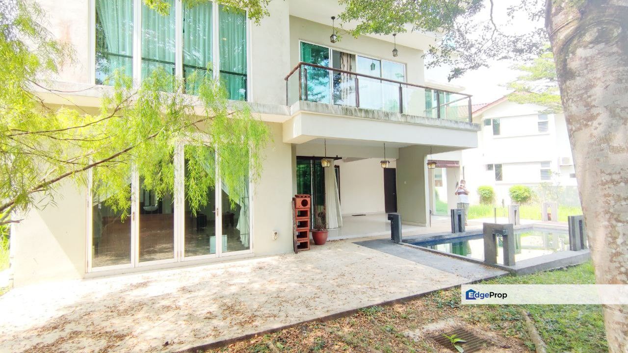 Renovated Teratai Villas 3 Storey Bungalow Kayangan Heights Seksyen U9 Shah Alam, Selangor, Shah Alam