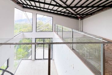 [FACING OPEN] 3.5 Storey Bungalow Country Heights Damansara KL