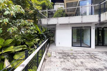 [FACING OPEN] 3.5 Storey Bungalow Country Heights Damansara KL
