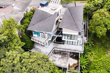 [FACING OPEN] 3.5 Storey Bungalow Country Heights Damansara KL