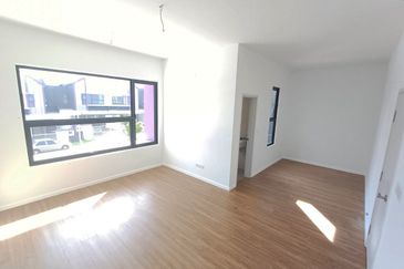 Iris Encorp Cahaya Alam