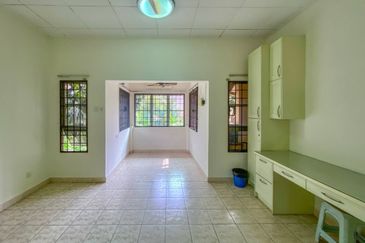 Corner Lot Double Storey Terrace Bukit Jelutong Shah Alam For Sale