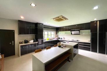 Cornerlot Bungalow at Bidai Residence Bukit Jelutong Shah Alam For Sale