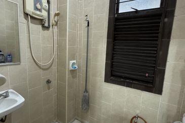 Renovated Double Storey Superlink Tropika Bukit Jelutong Shah Alam For Sale