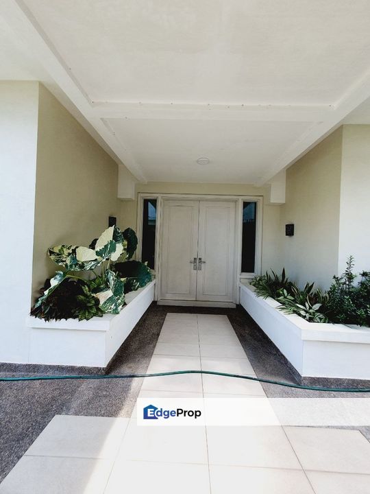 [RENOVATED] 2.5 Storey Semi-Detached Symphony Hills ,Cyberjaya , Selangor, Cyberjaya