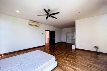 MYDiva, Perdana Lakeview East