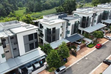 Jelutong Heights