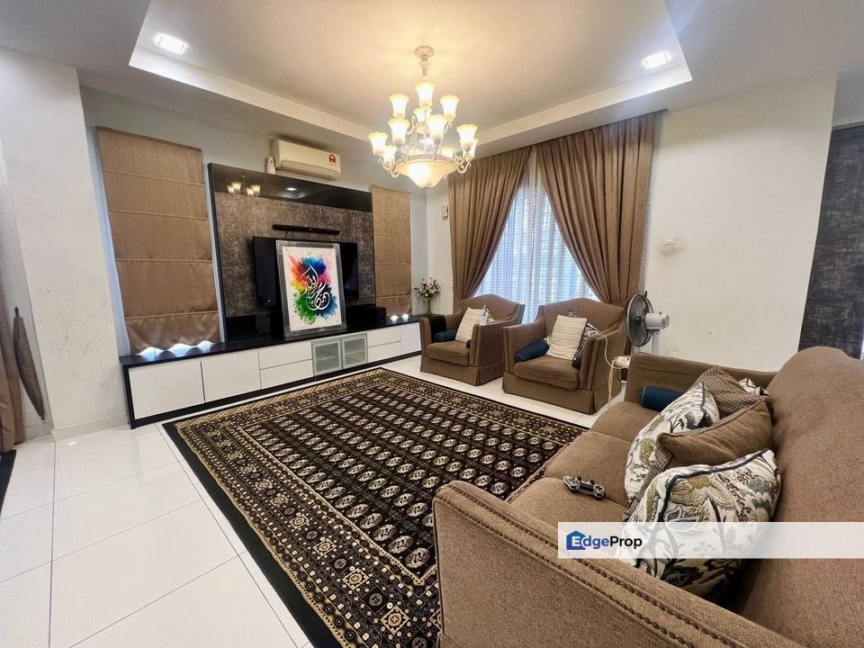 [RENOVATED] Double Storey Hyperlink End Lot Terrace D'Kayangan Phase 6 Seksyen 13 Shah Alam, Selangor, Shah Alam