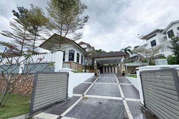 Puncak Pinggiran Putra