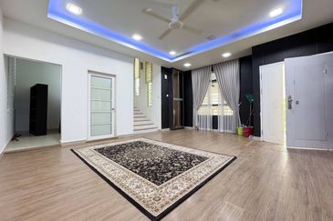 Puncak Pinggiran Putra