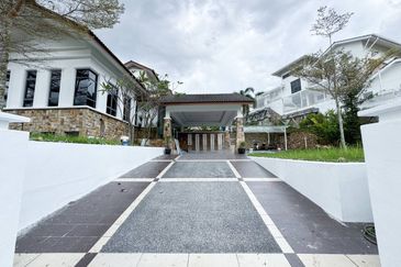 Puncak Pinggiran Putra