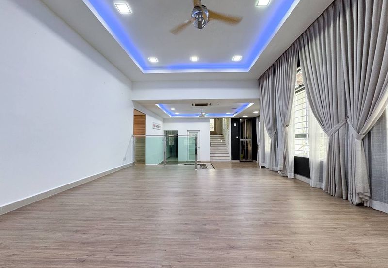 Puncak Pinggiran Putra