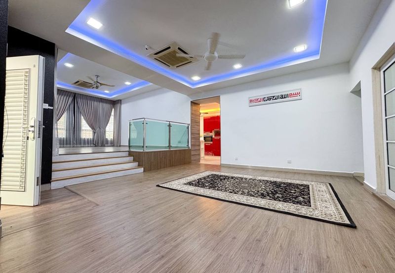 Puncak Pinggiran Putra