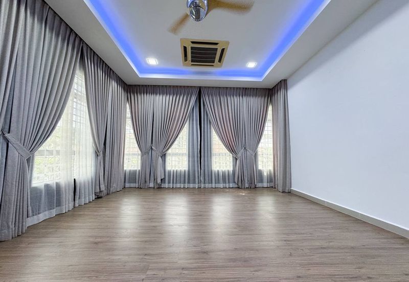 Puncak Pinggiran Putra