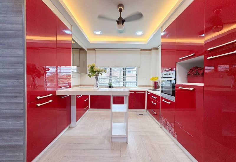 Puncak Pinggiran Putra