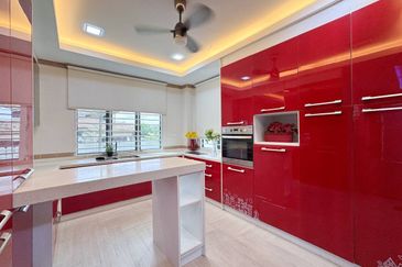 Puncak Pinggiran Putra