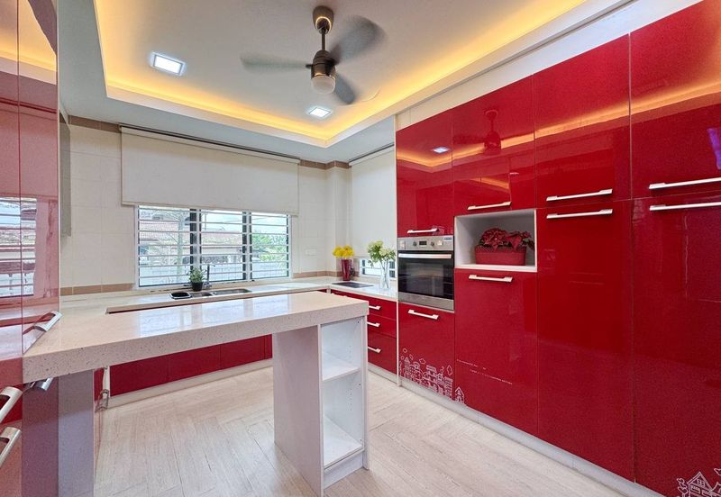 Puncak Pinggiran Putra