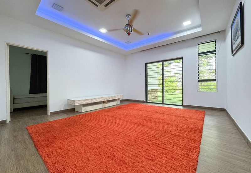 Puncak Pinggiran Putra