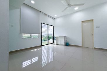 Puncak Pinggiran Putra