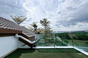 Puncak Pinggiran Putra