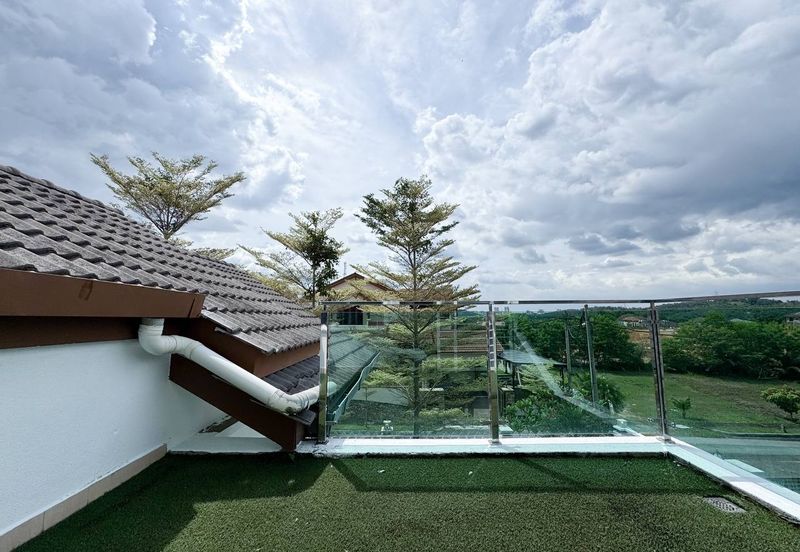 Puncak Pinggiran Putra