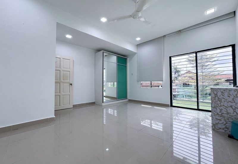 Puncak Pinggiran Putra