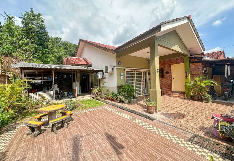 Desa Salak Akasia, Sepang