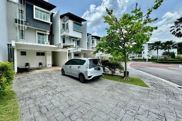 Symphony Hills Schumann