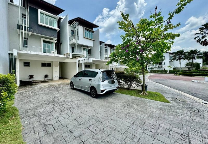 Symphony Hills Schumann