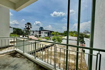 Symphony Hills Schumann