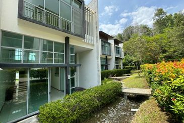 Symphony Hills Schumann