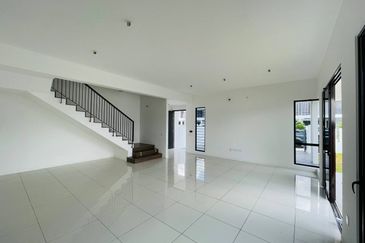 Serenia Anisa Phase 1