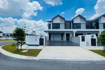 Serenia Anisa Phase 1