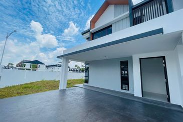 Serenia Anisa Phase 1