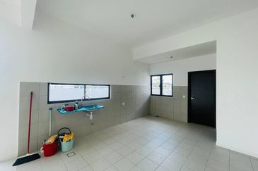 Serenia Anisa Phase 1