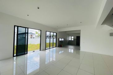 Serenia Anisa Phase 1