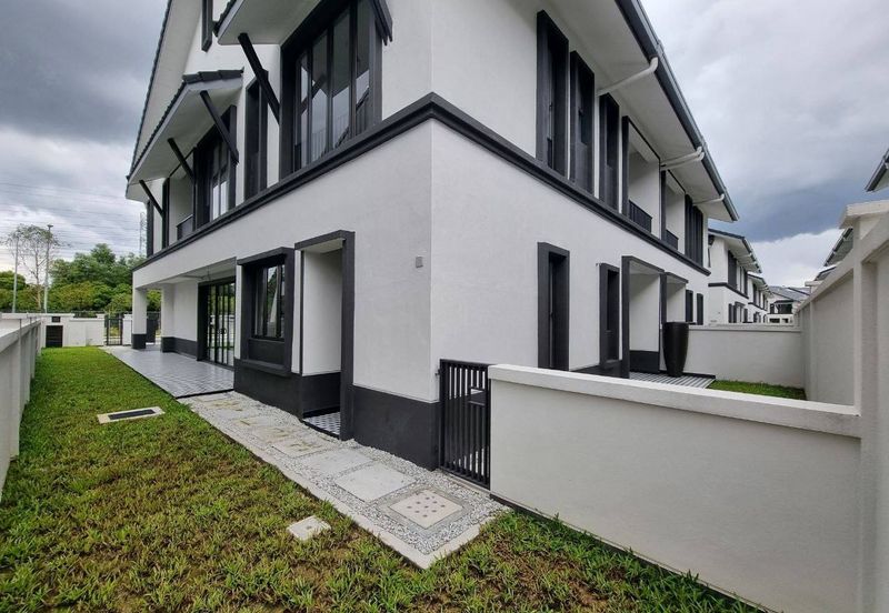 Hevea Elmina Gardens