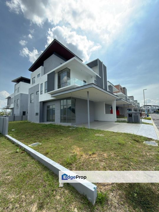 SHAH ALAM KOTA KEMUNING TRIPLE STOREY SEMI D BROADLEAF RESIDENCE HOUSE FOR SALE, Selangor, Kota Kemuning